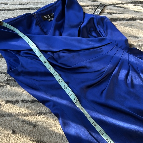 Tahari Women's Dress Tahari ASL Blue Satin Sleeveless Ruched Sheath Size 6P NWT - Picture 7 of 7